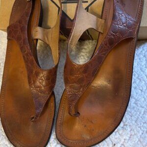NINE AND COMPANY FLAT SANDALS